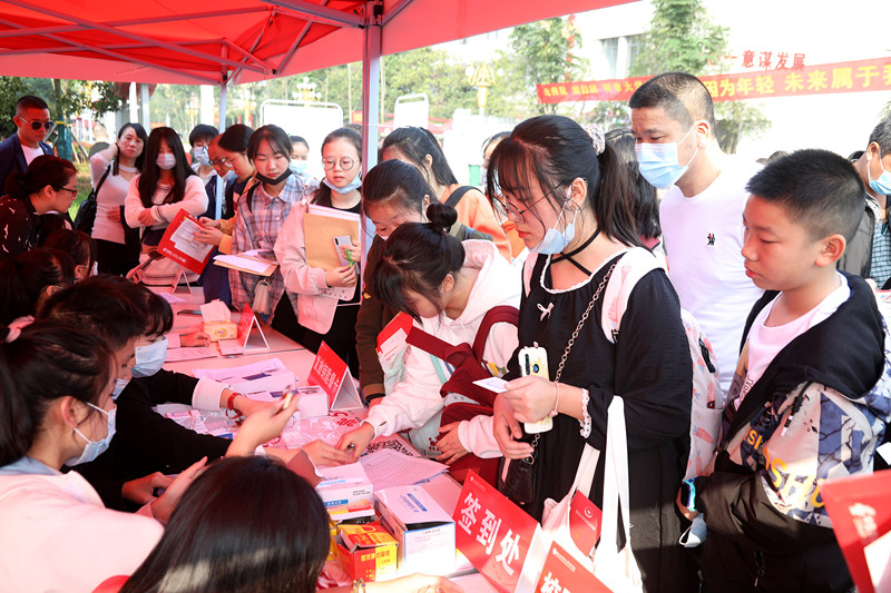 正式开学!衡阳幼高专迎来首批大学生 正式开学!衡阳幼高专迎来首批大学生