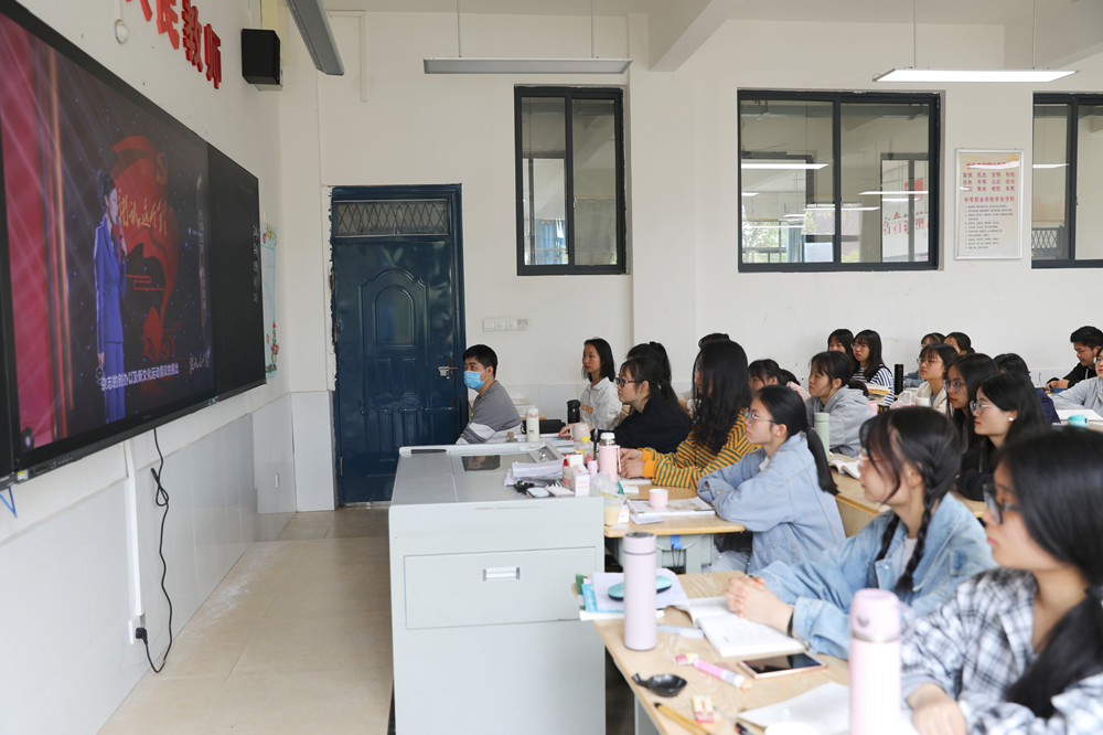 德甲组织师生收看《就认这个理——百年一课恰同学少年》党史学习教育节目 德甲组织师生收看《就认这个理——百年一课恰同学少年》党史学习教育节目