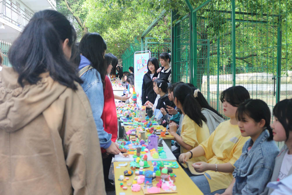 “黏土轻轻,手工相惜”——衡阳幼高专耒阳学院成功举办超轻黏土手工作品教学成果展 “黏土轻轻,手工相惜”——衡阳幼高专耒阳学院成功举办超轻黏土手工作品教学成果展