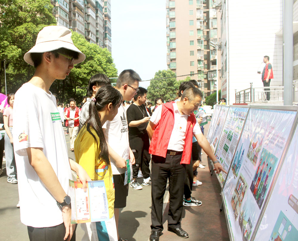 附属艺术中专第一支部开展“学史力行办实事 垃类分类促文明”主题党日活动 附属艺术中专第一支部开展“学史力行办实事 垃类分类促文明”主题党日活动