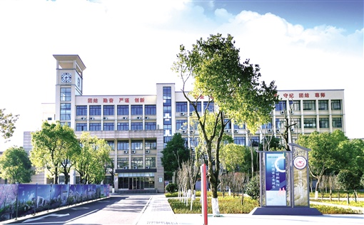 【湖南日报】向着“排头兵”进发 ——写在德甲联赛官网合并新建一周年之际