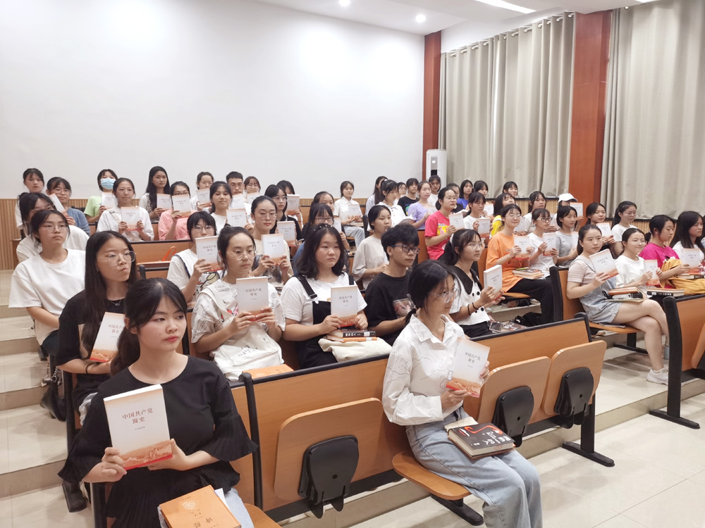 德甲举行2021年“一校一书——经典、精读、经世”阅读推广活动动员大会 德甲举行2021年“一校一书——经典、精读、经世”阅读推广活动动员大会