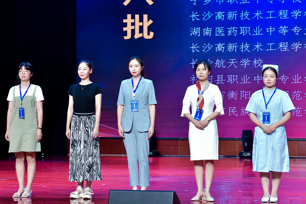 辛勤耕耘结硕果,奋力拼搏创辉煌 ——德甲教师杨洁、曹蓓、方洁团队参加全国职业院校技能大赛教学能力比赛侧记 辛勤耕耘结硕果,奋力拼搏创辉煌 ——德甲教师杨洁、曹蓓、方洁团队参加全国职业院校技能大赛教学能力比赛侧记