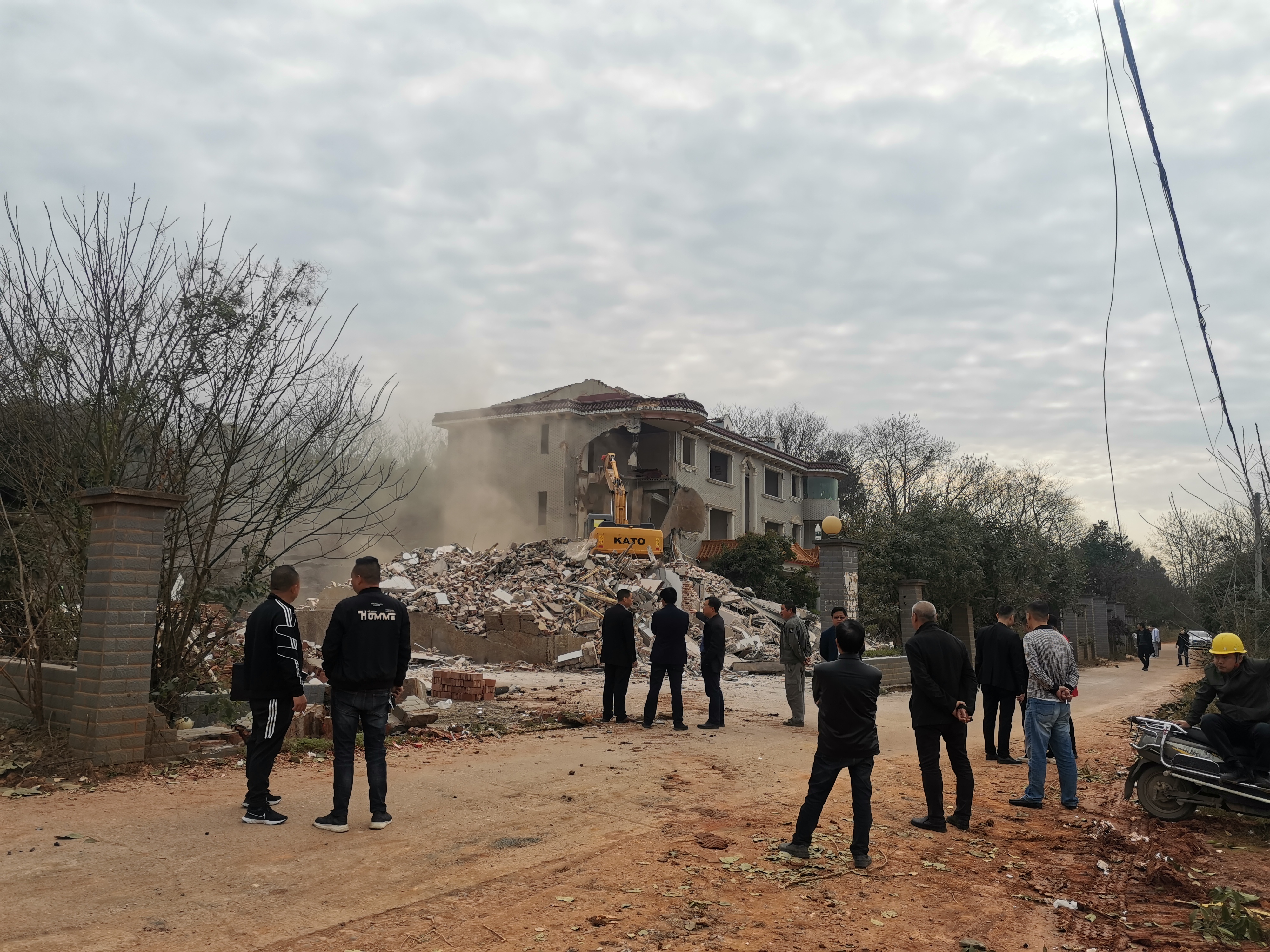 德甲14#楼学生宿舍建设场地拆迁工作圆满完成 德甲14#楼学生宿舍建设场地拆迁工作圆满完成