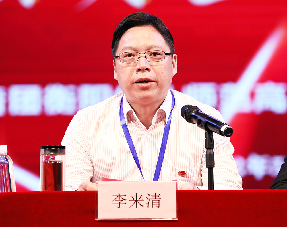 德甲举行 “五•四”表彰暨新团员宣誓大会