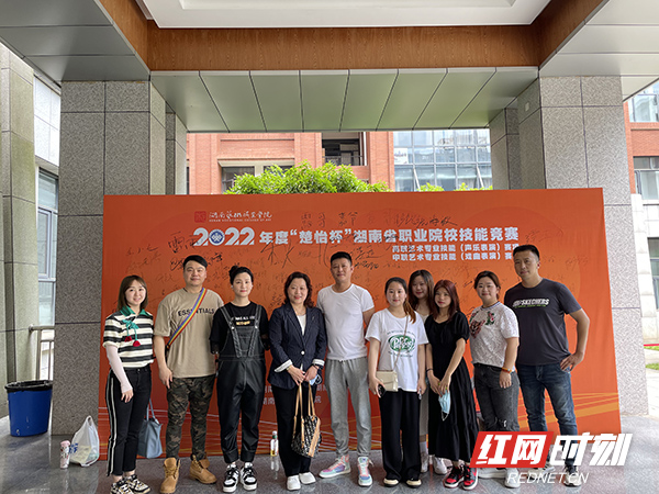 艺术校区参赛团队合照1.jpg