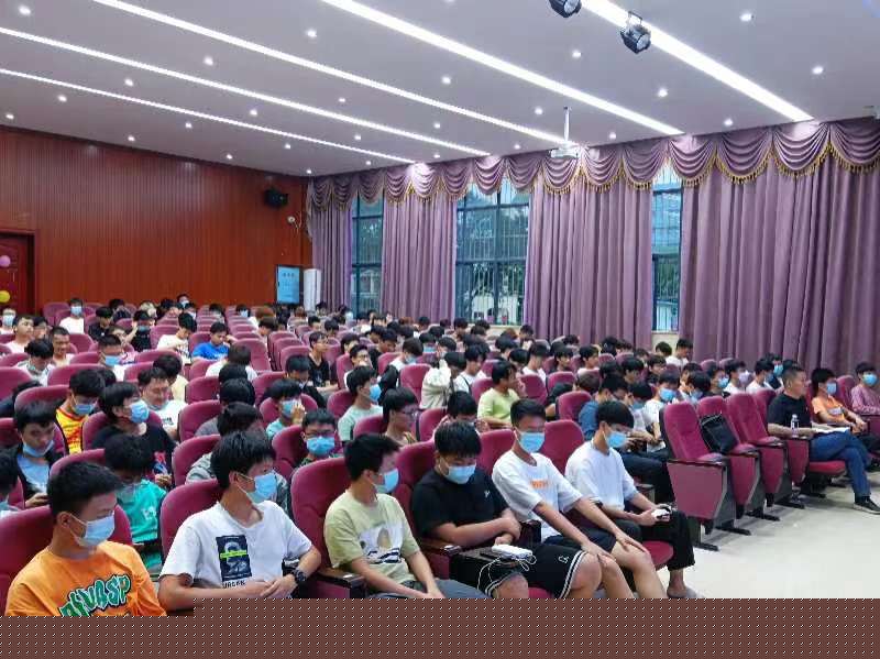 德甲组织开展男性大学生健康教育专题讲座