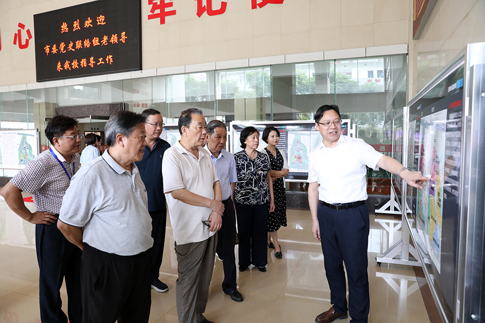 市委党史联络组来德甲考察调研