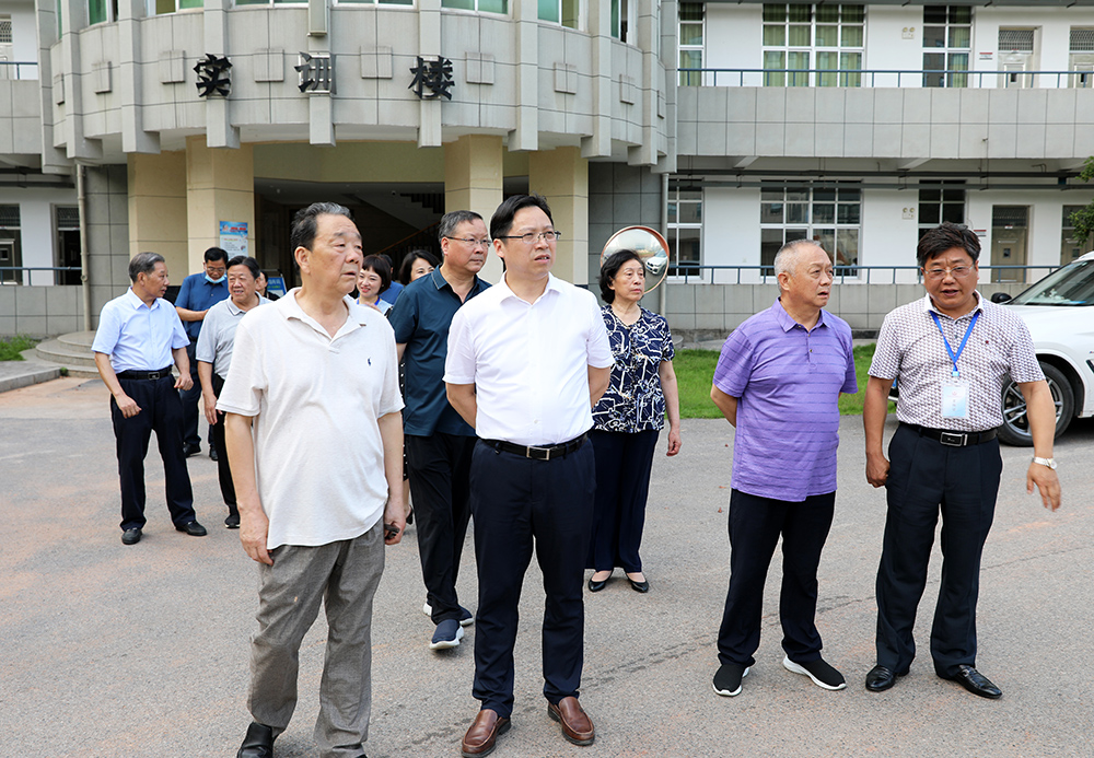 市委党史联络组来德甲考察调研