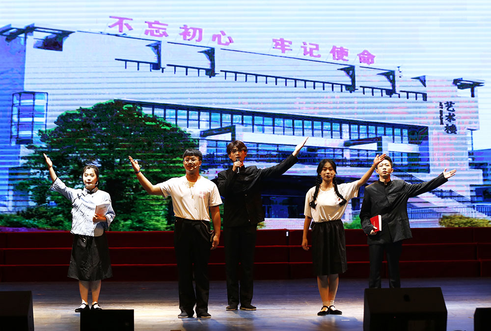德甲联赛官网举行“梦想启航”文艺晚会庆祝第一次党代会胜利召开 德甲联赛官网举行“梦想启航”文艺晚会庆祝第一次党代会胜利召开