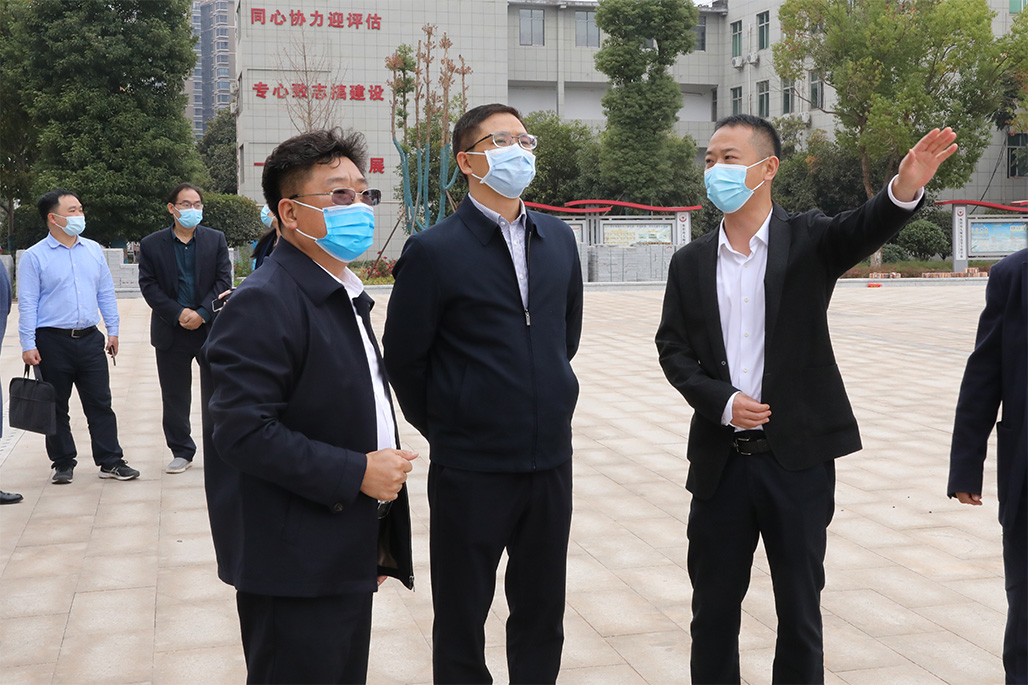 湖南省教育厅职成处处长崔书芳来德甲调研指导工作 湖南省教育厅职成处处长崔书芳来德甲调研指导工作
