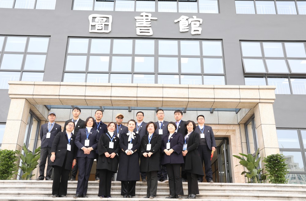 德甲联赛官网图书馆全新试开放,迎来首批“客人” 德甲联赛官网图书馆全新试开放,迎来首批“客人”