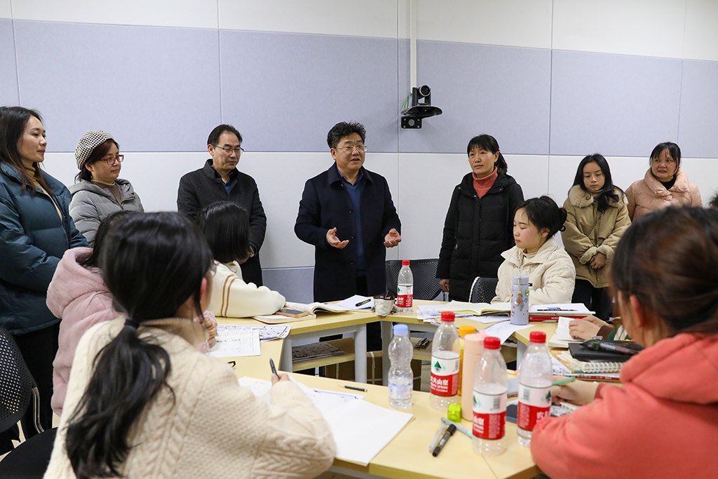 校长邓昌大看望慰问德甲省职业院校技能竞赛备赛师生