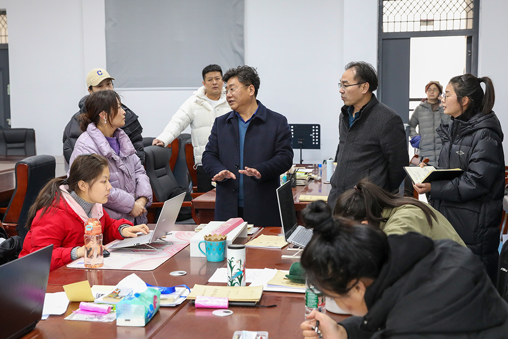 校长邓昌大看望慰问德甲省职业院校技能竞赛备赛师生 校长邓昌大看望慰问德甲省职业院校技能竞赛备赛师生