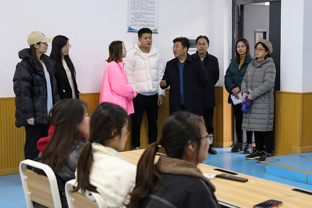 校长邓昌大看望慰问德甲省职业院校技能竞赛备赛师生 校长邓昌大看望慰问德甲省职业院校技能竞赛备赛师生