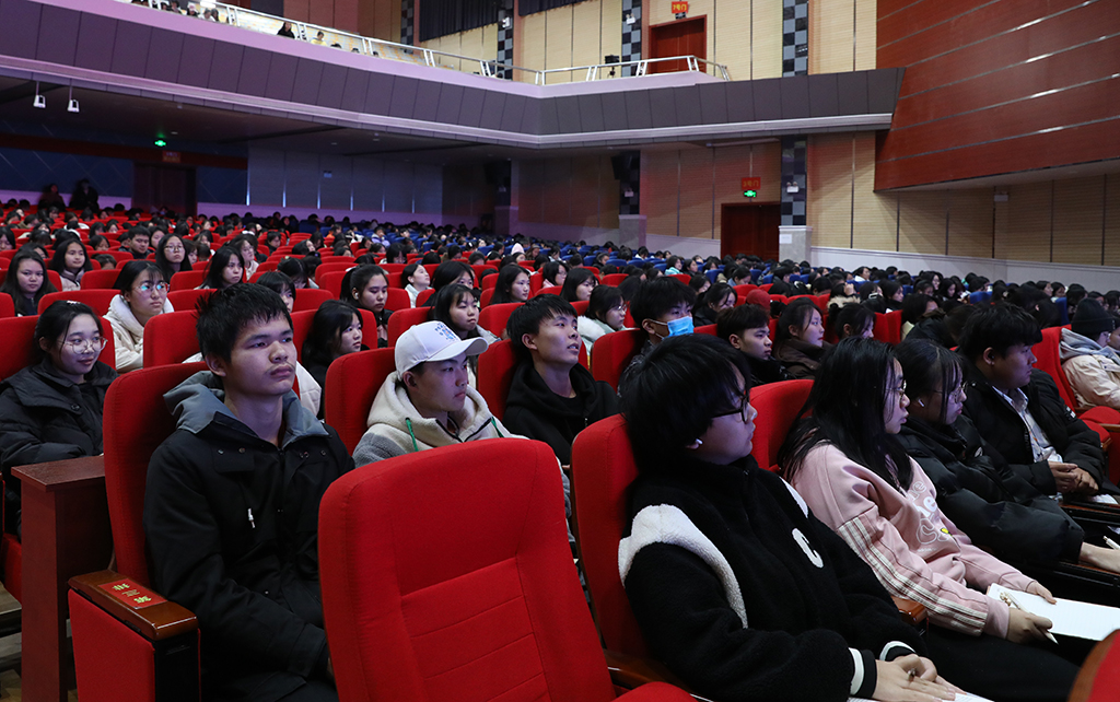 后疫情时代,为健康护航 ——校党委书记李来清讲授“开学第一课” 后疫情时代,为健康护航 ——校党委书记李来清讲授“开学第一课”