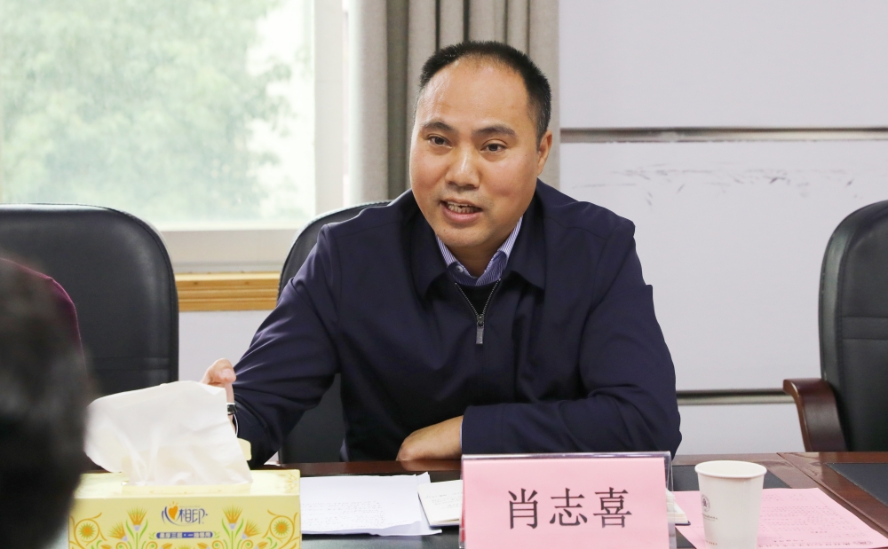 市人大常委会副主任谢明芳率队来德甲调研音乐教育教学工作