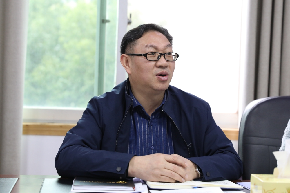 德甲联赛官网召开党外知识分子座谈会