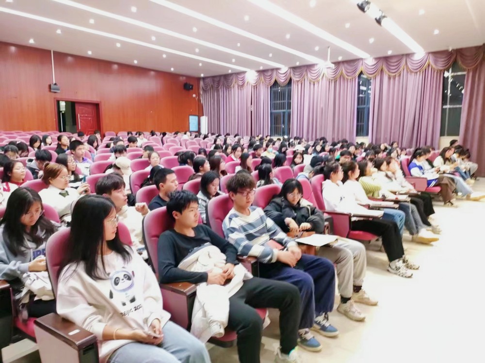 大国良师，卓越小教 ——德甲联赛官网小学教育系加强学生干部队伍建设