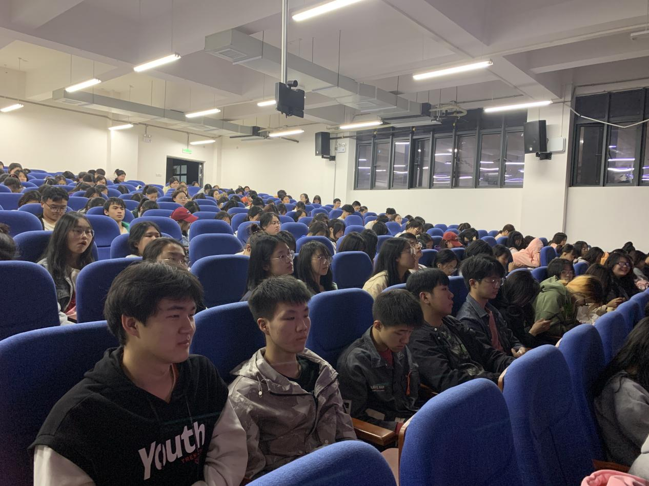 德甲数信系开展“玩转摄影”讲座