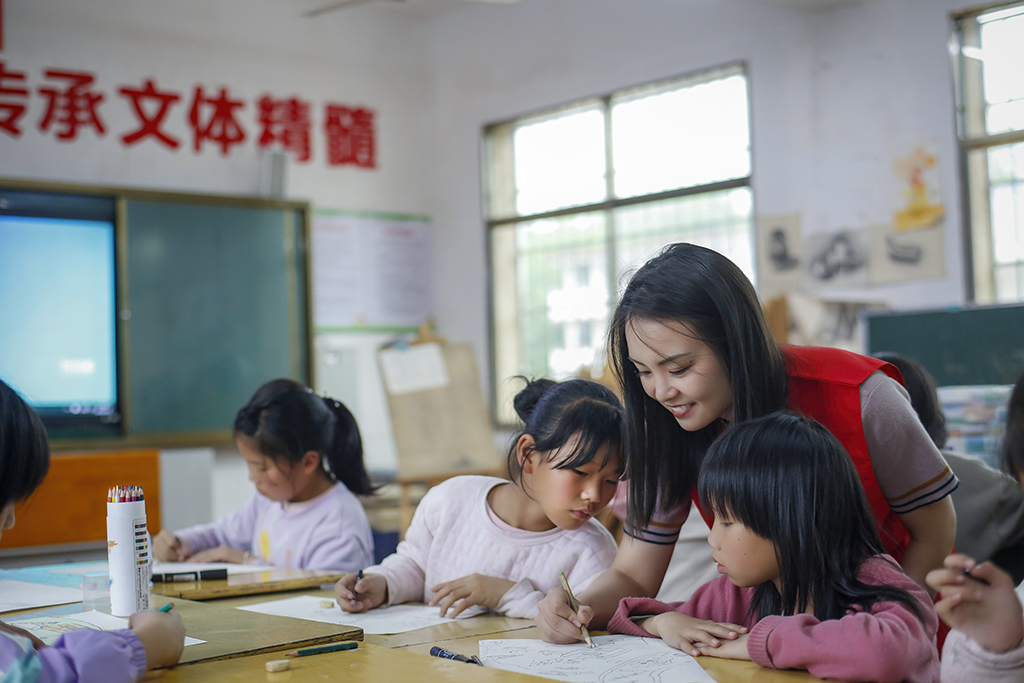 “艺”起成长,伴你同行 ——德甲联赛官网志愿者赴衡南县松江联合学校长岭校区开展支教帮扶活动 “艺”起成长,伴你同行 ——德甲联赛官网志愿者赴衡南县松江联合学校长岭校区开展支教帮扶活动