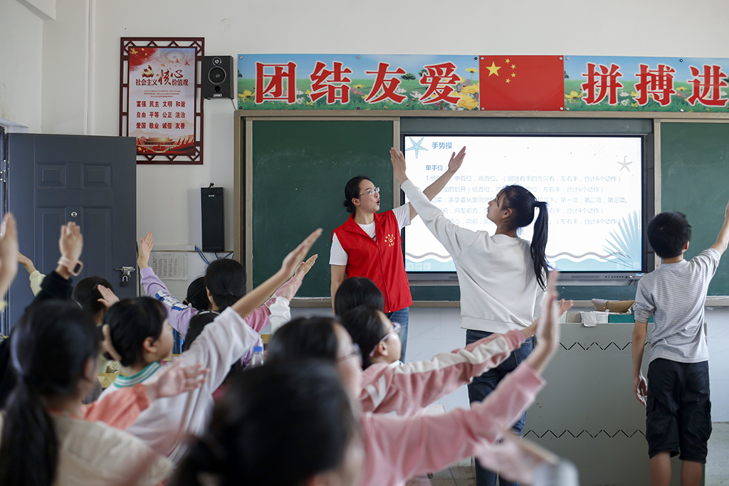 德甲联赛官网小学教育系赴衡南县硫市联合学校中心小学开展留守儿童结对帮扶工作