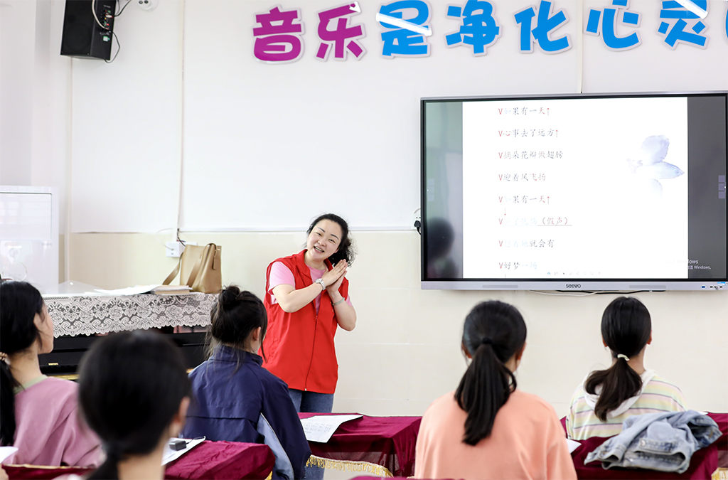 德甲联赛官网学前教育系赴衡南县茶市联合学校开展留守儿童结对帮扶工作 德甲联赛官网学前教育系赴衡南县茶市联合学校开展留守儿童结对帮扶工作