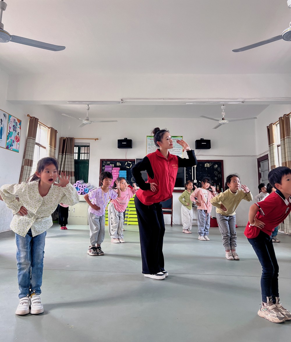 为了每一个孩子的美好童年 ——德甲联赛官网小学教育系赴衡南县硫市小学开展留守儿童结对帮扶活动 为了每一个孩子的美好童年 ——德甲联赛官网小学教育系赴衡南县硫市小学开展留守儿童结对帮扶活动