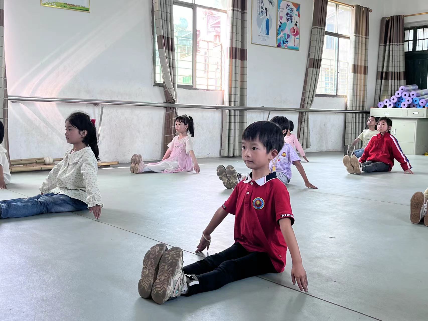 为了每一个孩子的美好童年 ——德甲联赛官网小学教育系赴衡南县硫市小学开展留守儿童结对帮扶活动 为了每一个孩子的美好童年 ——德甲联赛官网小学教育系赴衡南县硫市小学开展留守儿童结对帮扶活动