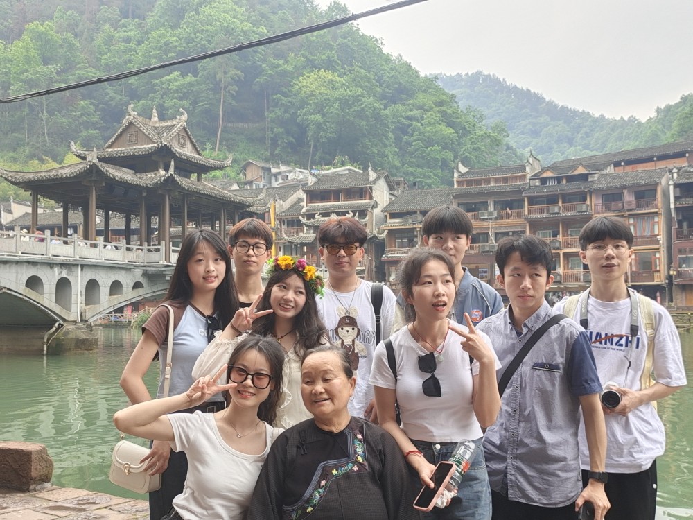 德甲艺术系组织师生赴湘西开展民间音乐采风教学活动