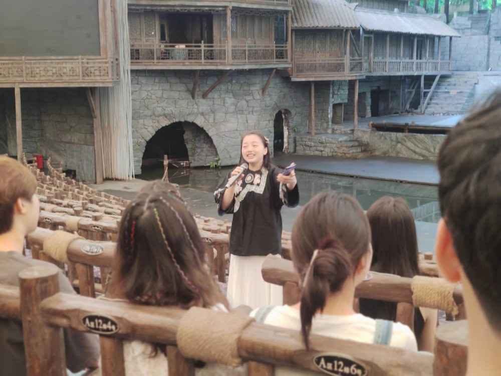 德甲艺术系组织师生赴湘西开展民间音乐采风教学活动