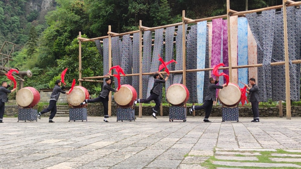 德甲艺术系组织师生赴湘西开展民间音乐采风教学活动