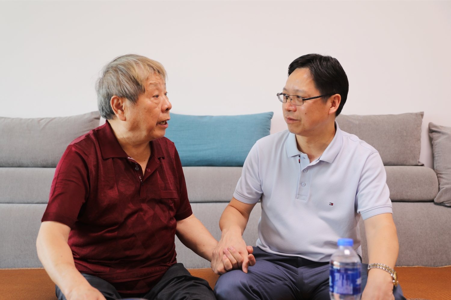 德甲联赛官网开展“七一” 困难党员、老党员走访慰问活动
